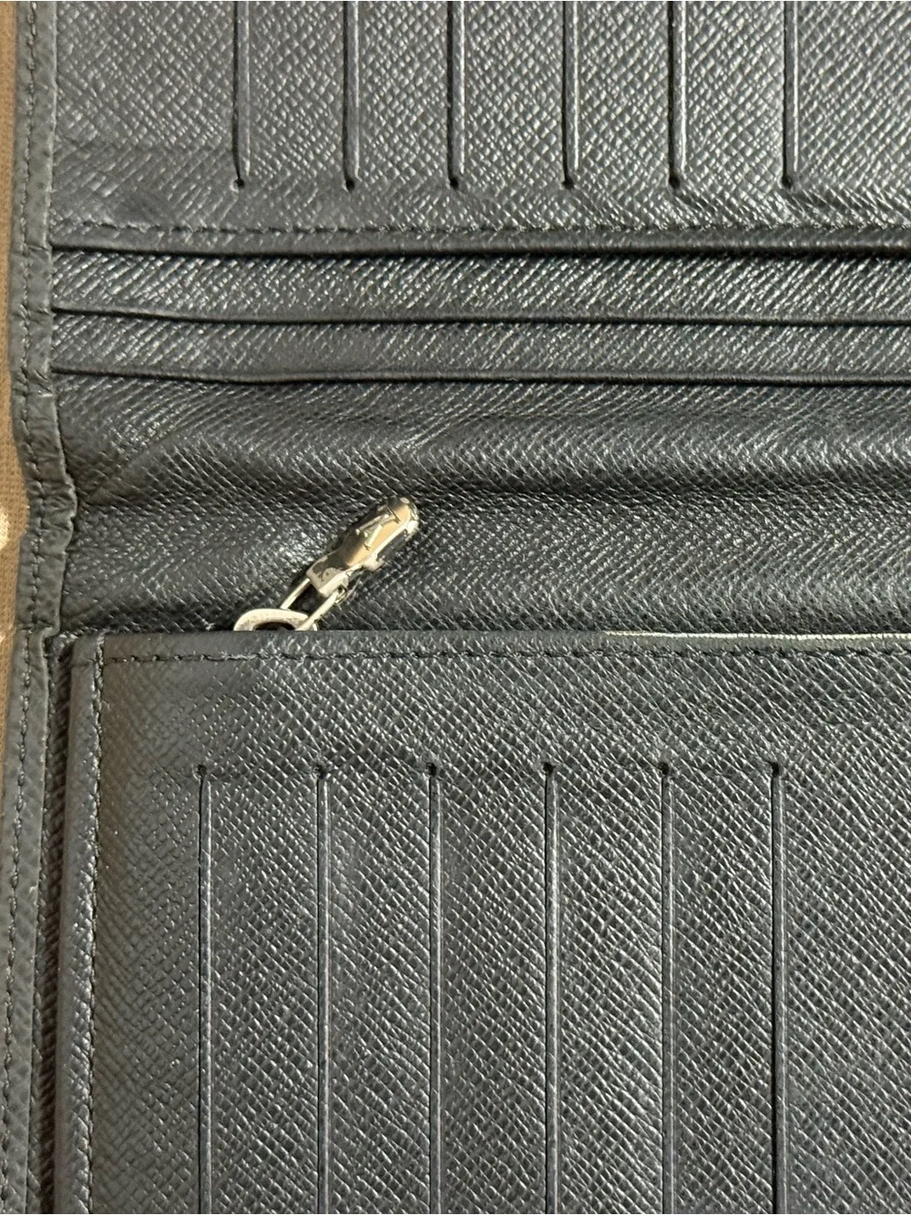 ✨Louis Vuitton✨ Brazza Long Wallet Black Taiga Leather Bifold - Authentic GUC
